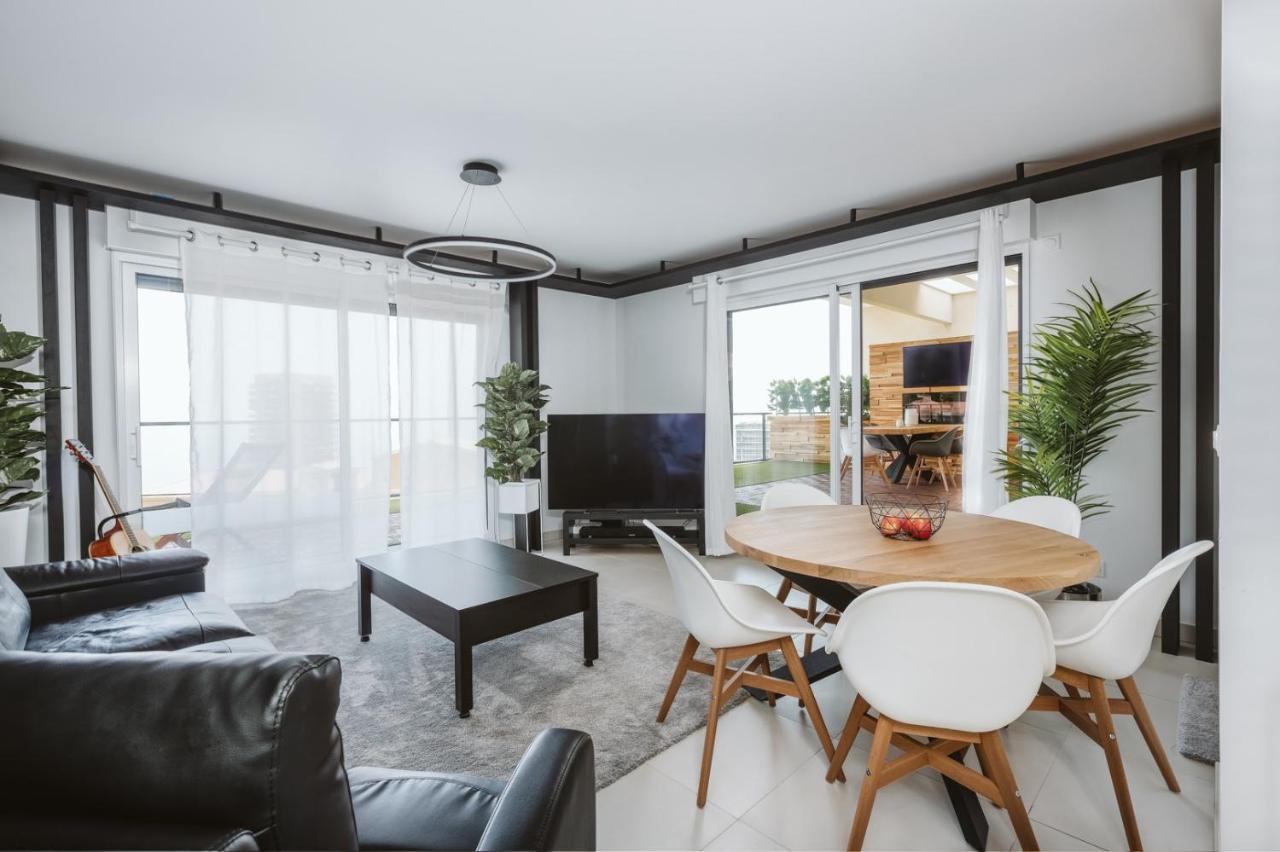 דירות בוסוליי Monaco View, Pool, Garage, 100 M2 Terrace מראה חיצוני תמונה