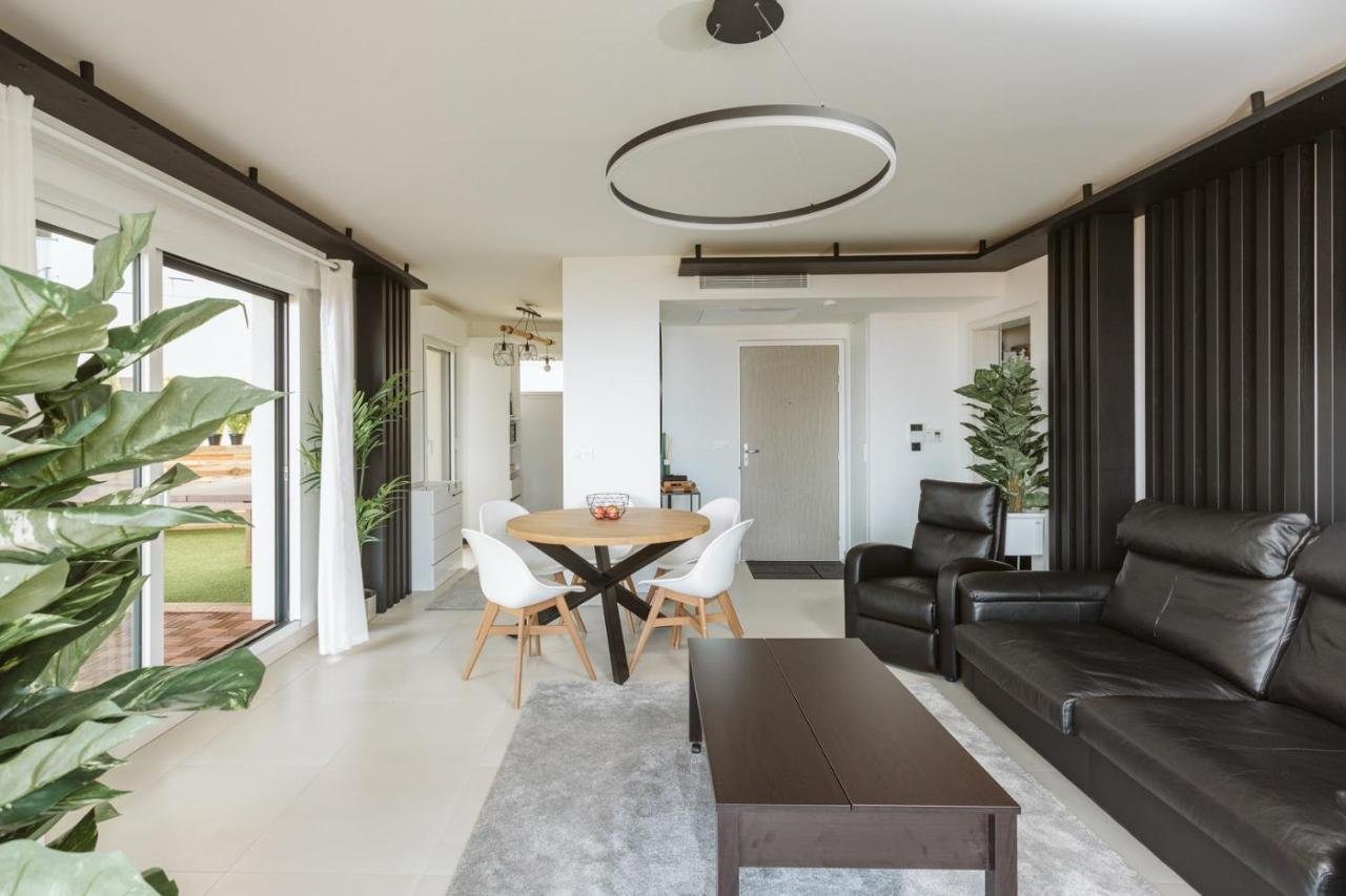 דירות בוסוליי Monaco View, Pool, Garage, 100 M2 Terrace מראה חיצוני תמונה